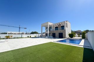 Lloguer Casa a San Fulgencio. Disponible desde el 25 de mayo para todo el añote presentamos un
