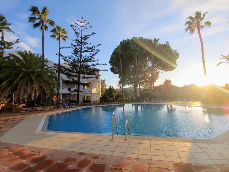 Foto c2f9a06b-4b56-43f8-886d-3200782db107. Rent flat with heating pool in Mijas golf Mijas