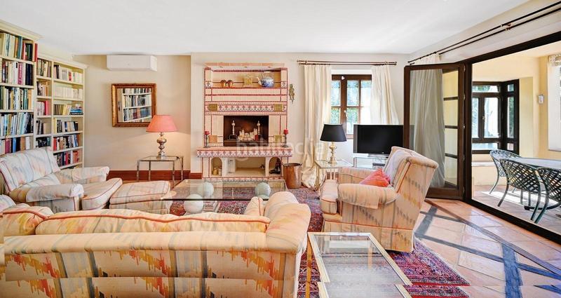 Foto 18279f18-cc2e-4315-9dcf-bd4abe5856a0. Chalet exquisita villa en elviria en Santa María Marbella