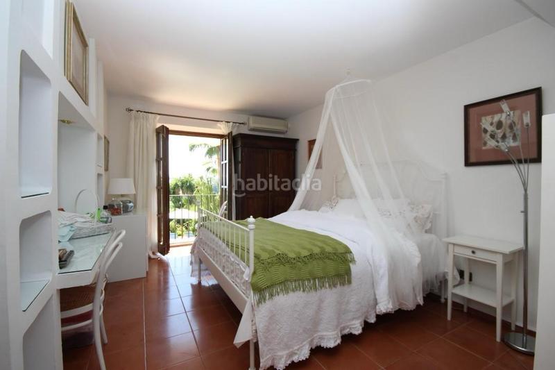 Foto 4ec4abd9-1e8e-42ce-888a-a00a1700aa8a. Chalet exquisita villa en elviria en Santa María Marbella