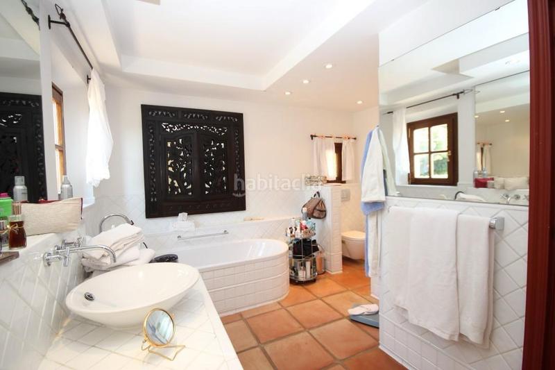 Foto 62735333-3a2c-4884-a2cb-3ffa8cf9753c. Chalet exquisita villa en elviria en Santa María Marbella