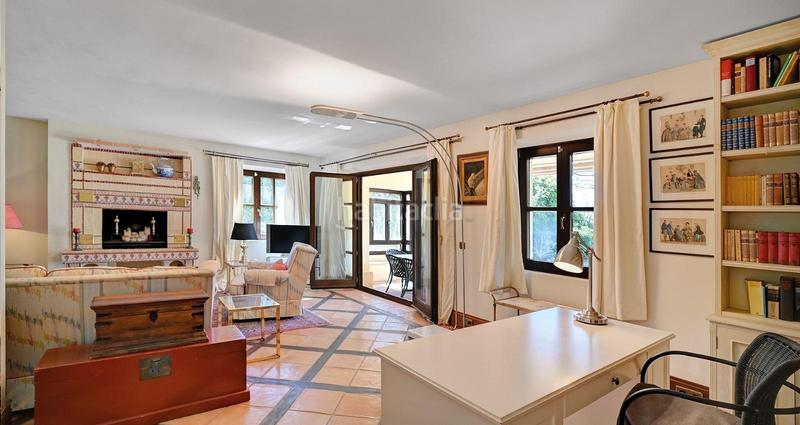 Foto b8315b7f-d4a6-40a6-91a1-5c08a8a35897. Chalet exquisita villa en elviria en Santa María Marbella