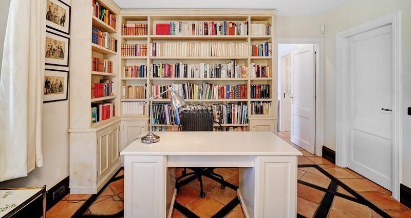 Foto d8575c44-995a-4268-b6c4-741357487dc3. Chalet exquisita villa en elviria en Santa María Marbella