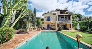 Chalet in Santa María. Exquisita villa en elviria  marbella