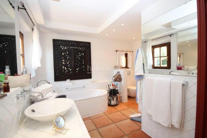 Foto e650f9b5-5f4f-4b40-9d9f-9726ff3c26ae. Chalet exquisita villa en elviria en Santa María Marbella