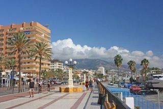 Location Appartement  Calle oviedo. Piso segunda linea playa fuengirola
