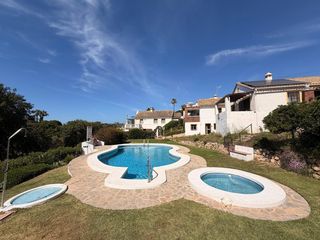 Affitto Casa bifamiliare  Calle santander del faro. Casa pareada en mijas con vistas al mar y terraza privada