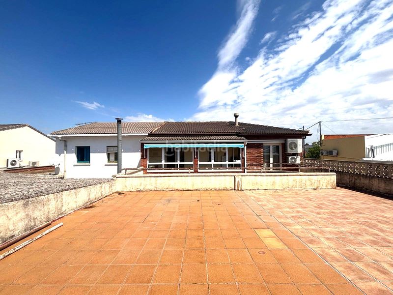 Foto b5c10302-ead3-48ff-bc1b-e419d2345ee1. Casa adossada amb calefacció aparcament a Escatrón