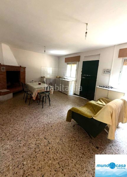 Foto b95d3751-27d4-443a-91e9-fc0f211e5a3a. Masia amb xemeneia piscina a Morata de Jalón