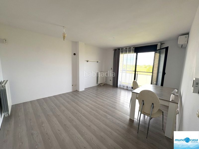 Foto 0c452a5c-2f97-4e19-a015-542d8bcc7a4d. Flat with heating parking in Pinseque