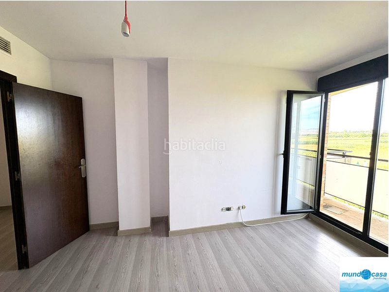 Foto 2981baca-342e-4bdc-b4b7-66b4354cf1a7. Flat with heating parking in Pinseque