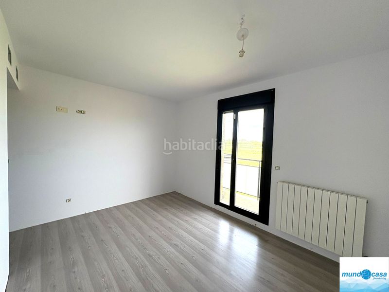 Foto 53db5486-6e0c-40f3-aa95-77154db7382e. Flat with heating parking in Pinseque
