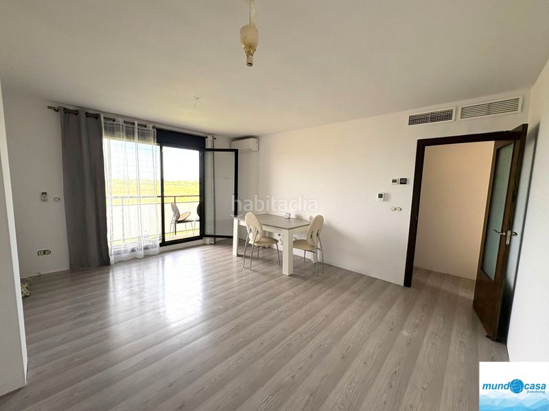 Foto 5523ba75-abb9-4d67-b867-a6764ac28713. Flat with heating parking in Pinseque