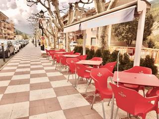 Rent Business premise  Del raval. Traspaso bar restaurante en bagà con terraza