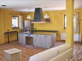 Chalet  De villalpando. Casa de 2 pisos con jard�n y piscina en montamarta     zamora en