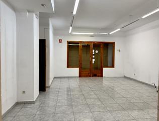 Rent Business premise  Del raval. Se alquila local comercial en el centro de bagà de 75m2