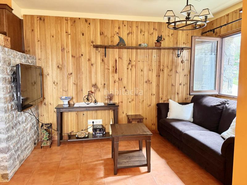 Foto c7580690-74e7-4b79-a418-41e61ed61fc6. House with heating parking in Castellar de n´Hug