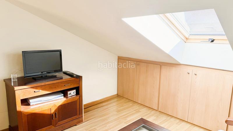 Foto b2acd7f8-d004-4b30-a291-d7b395992fdd. Piso se vende elegante piso dúplex de 3 dormitorios en el centro y con ascensor! en Bagà