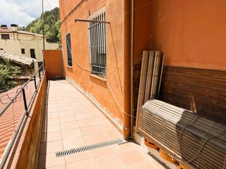 Appartement  Ral. Se vende piso en planta baja con balcón en guardiola de berguedà