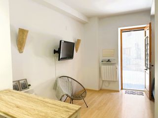 Pis  Sobirà. Se vende piso loft en la planta baja en el centro medieval de ba