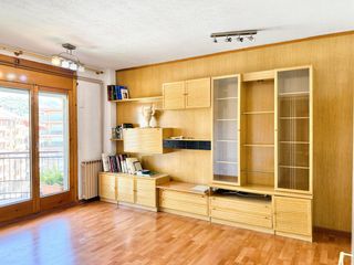 Piso en Berga. Se vende piso en el centro de berga con ascensor, vistas y 3 dor