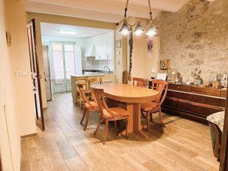 Reihenhaus in Bag�. Se vende casa unifamiliar adosada en el casco hist�rico de bag�!