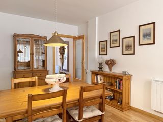Flat in Bag�. Piso en planta baja de 2 dormitorios con terraza, parking y tras