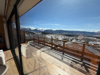 Chalet in Targasonne. Precioso chalet de construcción reciente con vistas excepcionale