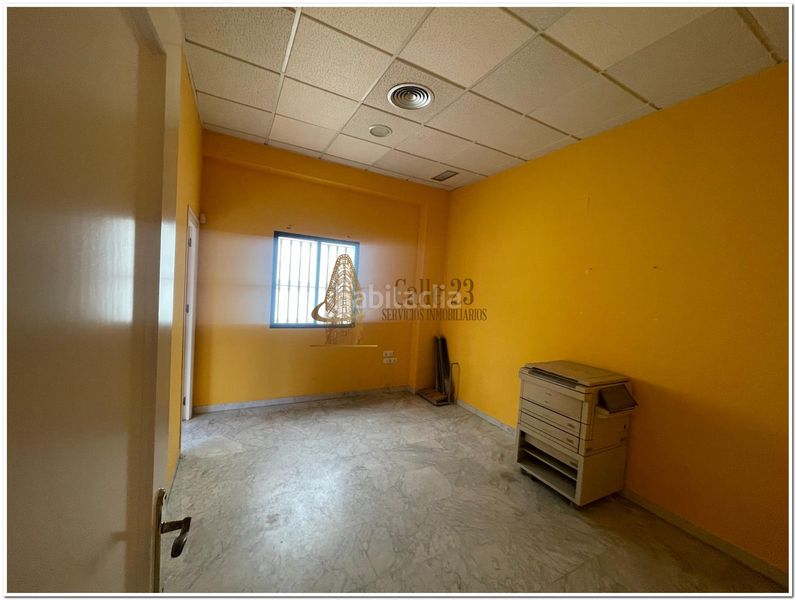 Foto 49cd4f45-4563-4d67-af34-fb4def80166a. Local comercial amb calefacció a El Portil