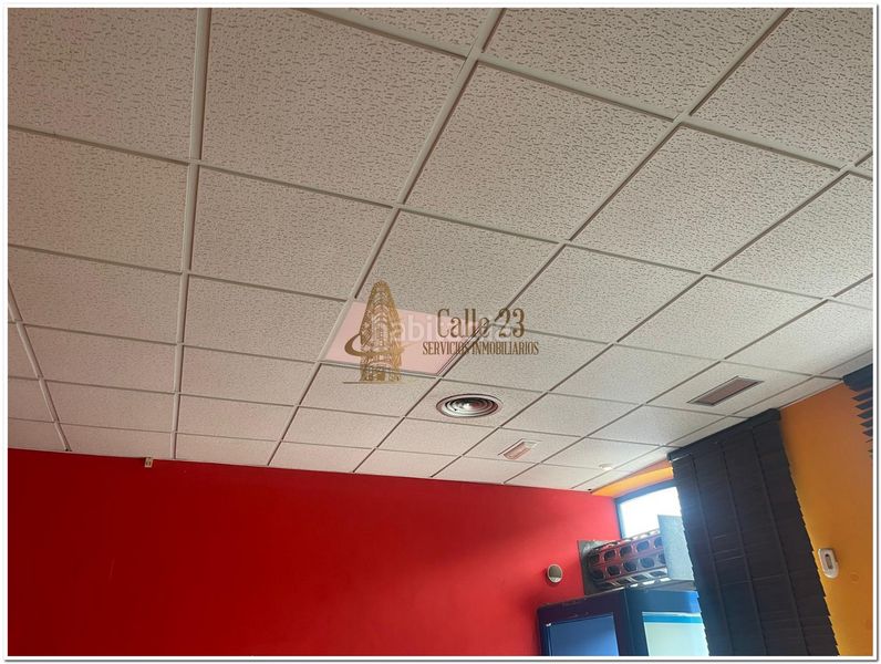 Foto 5cd1baf2-e11d-4b89-8edf-aab53675683c. Local comercial amb calefacció a El Portil