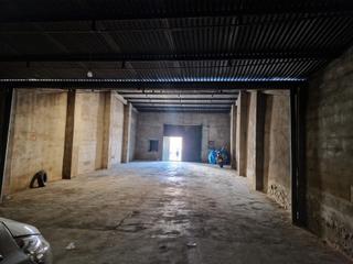 Local Comercial a Villanueva de la Serena. Cochera de 196m2