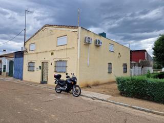 Casa a Villanueva de la Serena. Casa unifamiliar casas del castillo la encomienda