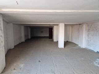 Local Comercial a Villanueva de la Serena. Cochera venta zona corazón de jesús