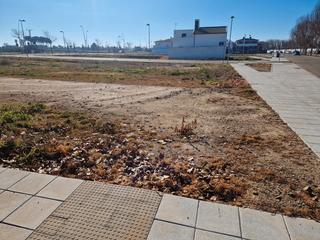 Terreny residencial a Villanueva de la Serena. Solar urbano de esquina.