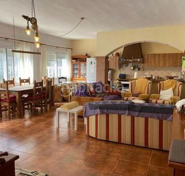 Foto 31a682fb-31a2-4851-8234-7c06fc78c465. Affitto chalet in Madrigalejo