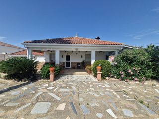 Chalet à Villanueva de la Serena. Chalet en venta con escrituras en villanueva de la serena