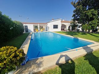 Chalet  Parque de la constitución. Gran chalet en venta en el badén con escritura