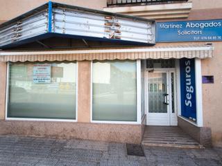 Lloguer Local Comercial a Calle del submarino 2. Bajo comercial en la carretera del barrio peral