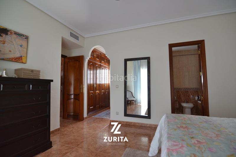 Foto 55e5cda3-7a64-4519-920b-bb5bc4ab2d39. Casa pareada en calle fuente obejuna 12 casa en esquina con garaje doble, terrazas y patio en los olivos borrachos en Córdoba