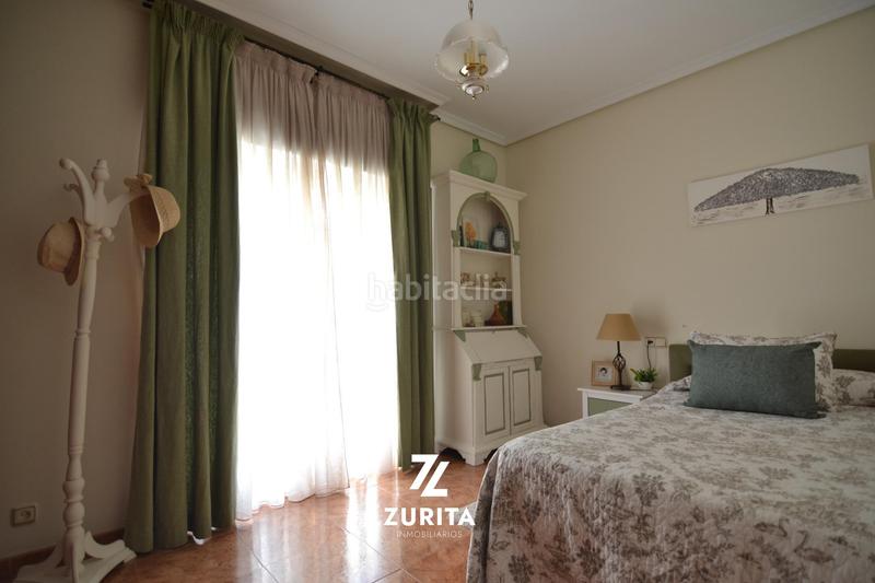 Foto c3ed1a93-f7d1-45b8-a177-9aa5fb69db2d. Casa pareada en calle fuente obejuna 12 casa en esquina con garaje doble, terrazas y patio en los olivos borrachos en Córdoba
