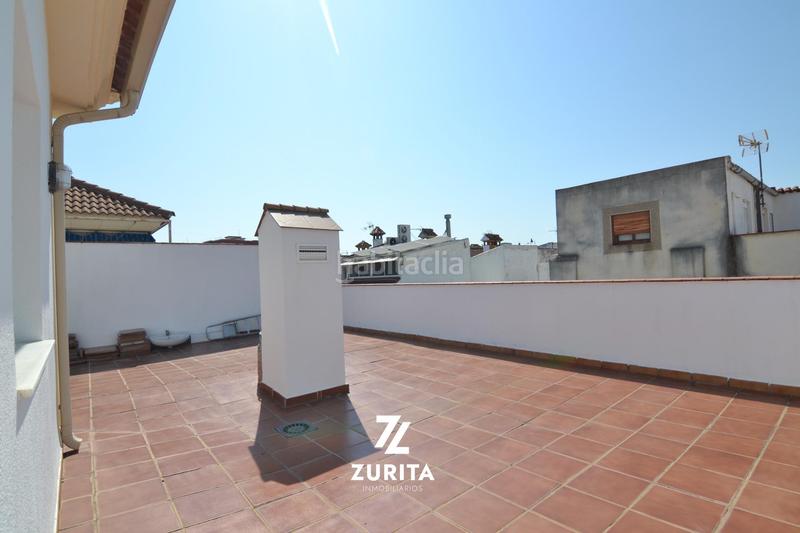 Foto d1d98753-7765-4488-872c-40bae95f59aa. Casa pareada en calle fuente obejuna 12 casa en esquina con garaje doble, terrazas y patio en los olivos borrachos en Córdoba