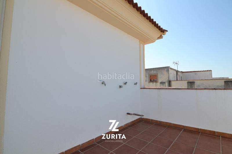 Foto fa862a8d-c07f-470f-b09e-30a063c2d6a6. Casa pareada en calle fuente obejuna 12 casa en esquina con garaje doble, terrazas y patio en los olivos borrachos en Córdoba