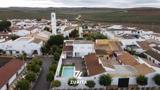 Casa  Calle el naranjo. Espectacular vivienda con piscina, casa independiente y placas s