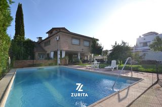 Chalet in El Brillante -El Naranjo - El Tablero. Chalet independiente junto al brillante con múltiples posibilida
