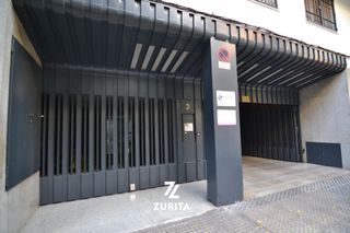 Aparcament cotxe a Calle del comandante velázquez 3. Cochera y trastero en santa rosa