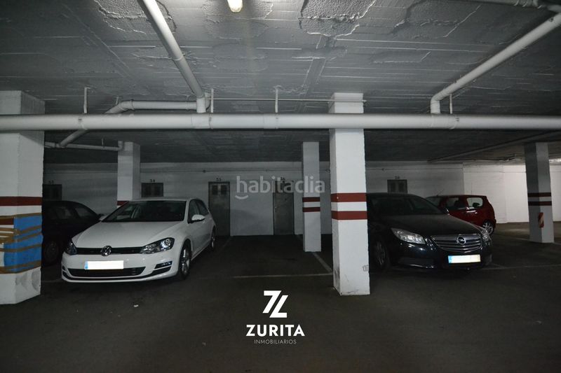 Foto f7d4c929-8af7-4ef9-9408-8878e92117a0. Parking coche en calle del comandante velázquez 3 cochera y trastero en santa rosa en Córdoba