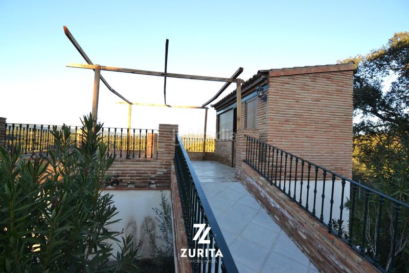 Foto f0f993a0-646b-497c-baae-f2671e2f414e. Masia amb piscina a Montoro