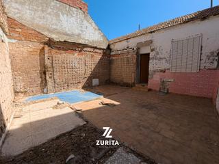 Casa adossada a Acera rio 44. Casa con licencia de derribo y obra nueva.
