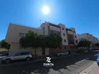 Casa adossada a Acera rio 44. Casa con licencia de derribo y obra nueva.