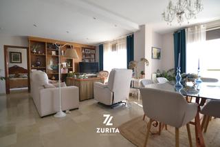 Appartement à Calle escultor freila guevara 12. Piso exclusivo resultado de la unión de dos viviendas, con ampli